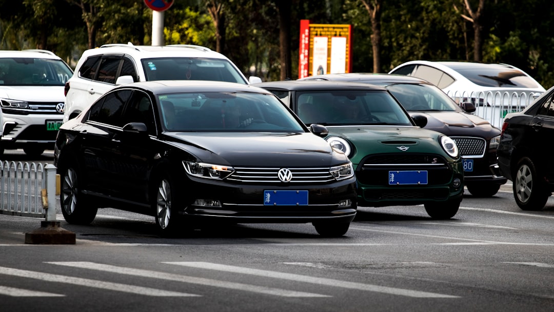 Inversión automovilística china de 2.000 millones se esfuma en Asturias 1 Vehículos preparados para su distribución en una planta automovilística